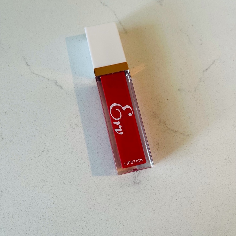 Lipstick - Picture 8 of 14